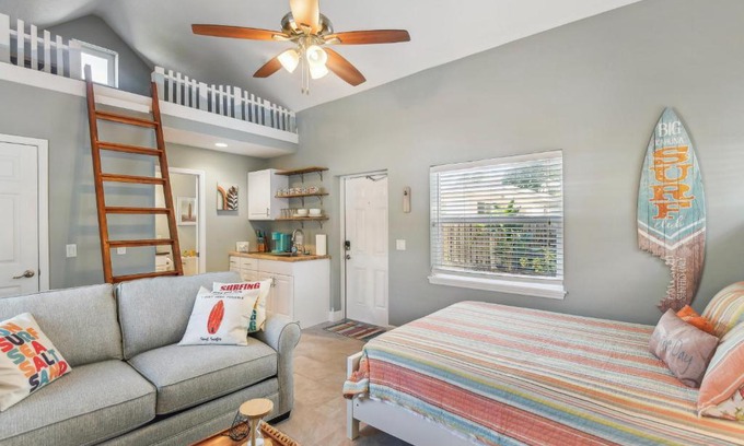New Smyrna Beach Apartamento | New Smyrna Beach Hideaway Less Than 1 Mi to Beach!