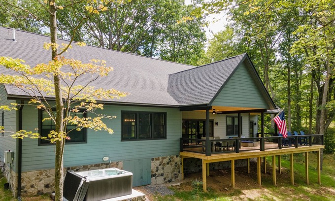 Sky Valley Casa | New! Snowman: Golf Area, Hot Tub, Fireplace, A/C!