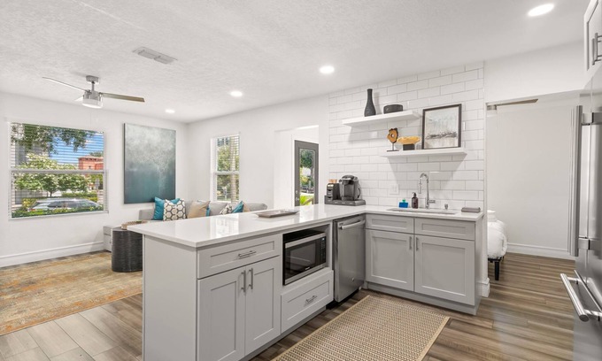 Courier City - Oscawana Casa | NEW Soho Oasis - Stunning Home In Heart of Soho