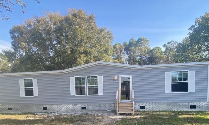 Southport Casa | New Southport house 4 miles from beach and town.
