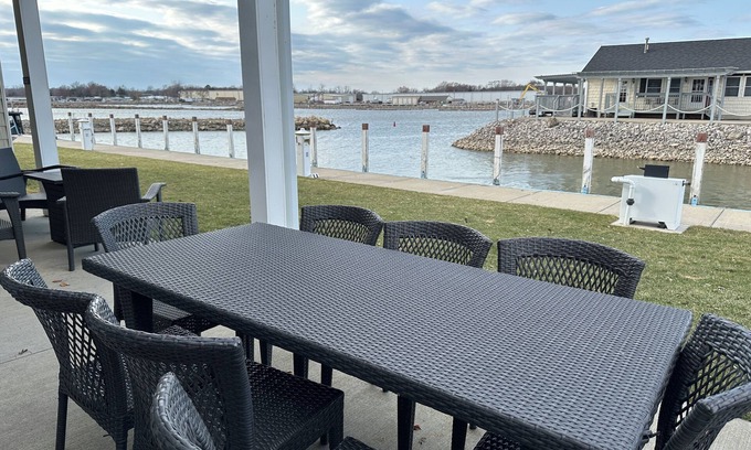 Gypsum Condominio | NEW spacious 2 BR / 2 BA w. pool, dockage available, bar