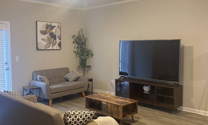 East Point Casa | New Spacious 3 bedroom 2.5 bath town house near the Airport