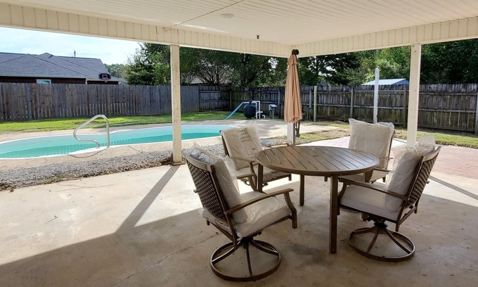 Ocean Springs Casa | NEW! Spacious 3bd/2ba home with pool! Sleeps 8