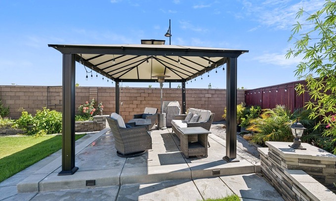 Folsom Casa | NEW! Spacious 3BR Home with Charming Backyard