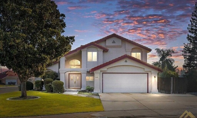Greenacres Casa | New! Spacious 3K sq ft 4BD/3Bath + Pool