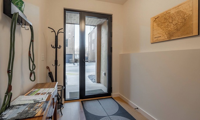 Greenville Downtown Casa | NEW Spacious 4-Story 4-bedroom Townhome Retreat in Greenville
