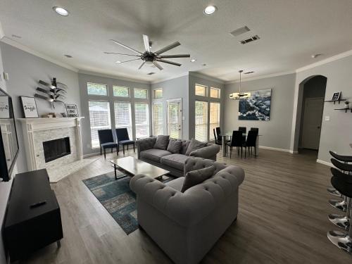 Garland Casa | New Spacious 5-bedroom Home for Large Family