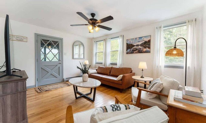 Hancock Casa | New Spacious Acadia Home with Pool!