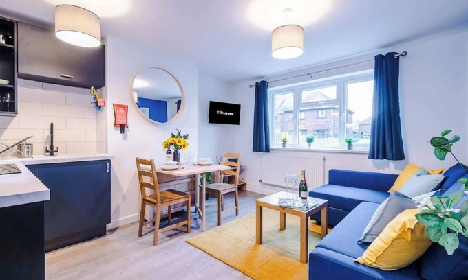Crewe Apartamento | NEW! Spacious apartment, ideal for business & work