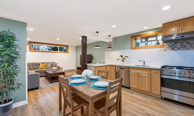Green Lake Apartamento | NEW Spacious Apartment Next to Vibrant Green Lake