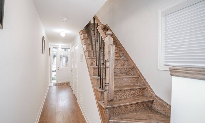 Ajax Casa | NEW Spacious Central Family Townhome 3Bdrm