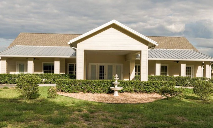 Chuluota Casa | New Spacious Construction 4 bedroom 4.5 bathrooms. Family Friendly
