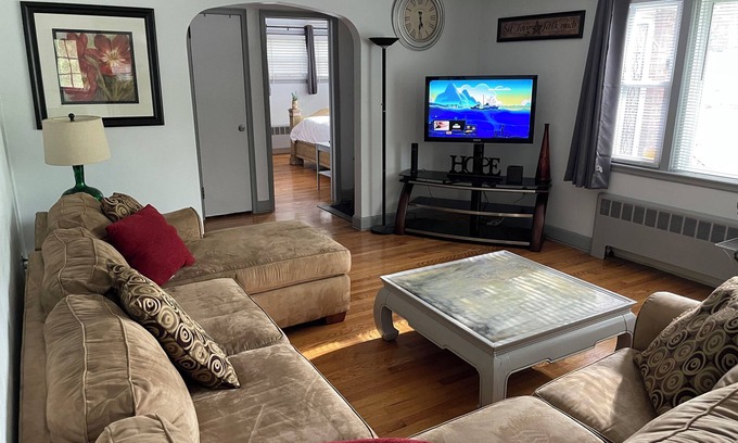 Windsor Casa | NEW: Spacious & Convenient Hideaway!Centrally located & 10 min from airport!