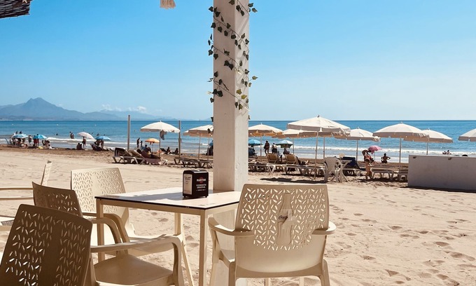 Cabo de las Huertas Apartamento | Nuevo y espacioso apartamento familiar de 3 dormitorios con piscina a 5 minutos