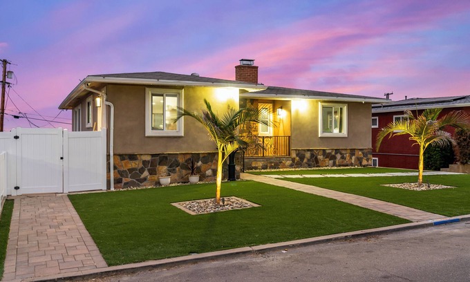 Valencia Park Casa | New Spacious Family Home 15 min to Downtown