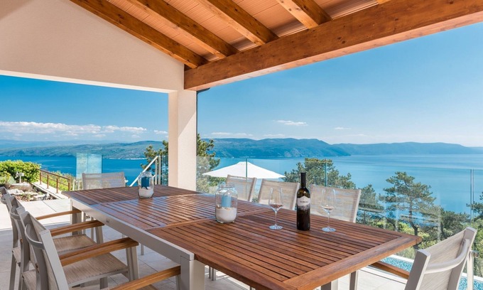 Ripenda Kosi Casa | Nuevo! ¡Espaciosa villa de lujo habitable durante todo el año con magníficas vistas al mar!