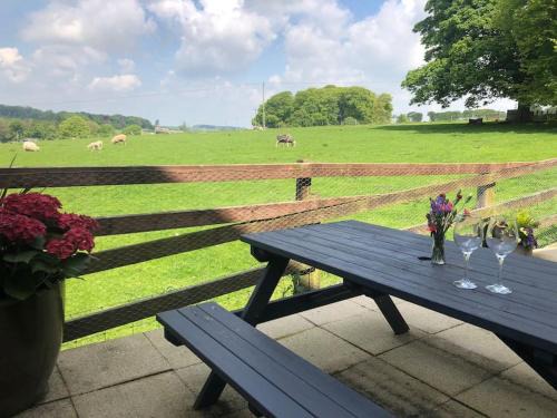 Sledmere Casa | New Station Cottage, country views, great location