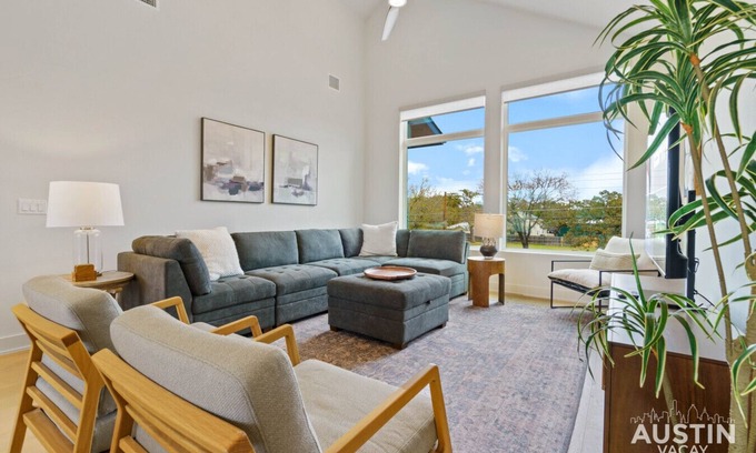 Lakeland Park Casa | New Steiner Ranch Home w/Balcony Dining & Upgraded Features