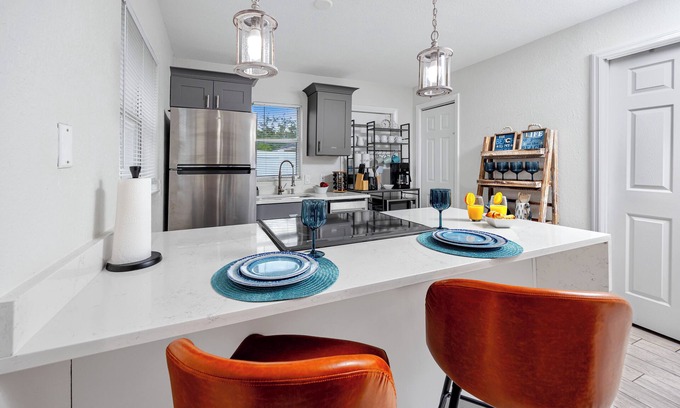 New Port Richey Casa | Steps to dwnt/7min to beach/queen bed/Free parking