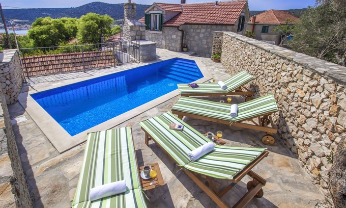 Vinisce Cabina | NUEVA VILLA DE PIEDRA CON PISCINA CLIMATIZADA