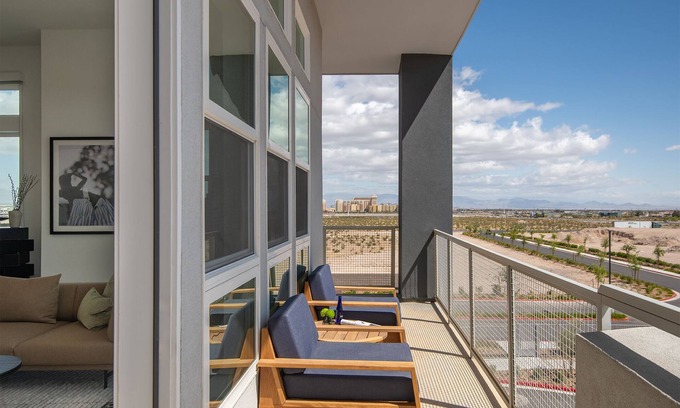 Enterprise Apartamento | New Stunning 3-Bedroom Penthouse Near Strip & Henderson - Fully Furnished