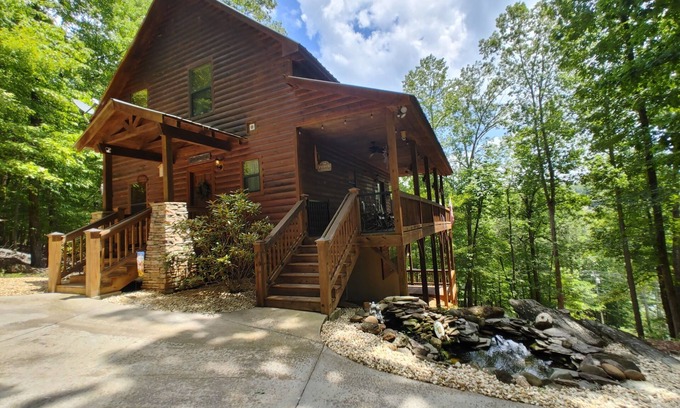 Sautee Nacoochee Cabina | New! Stunning Cabin just Minutes to Helen