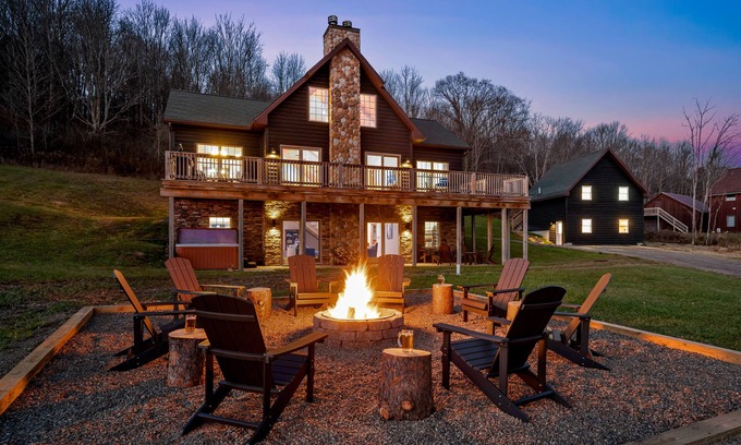 Ellicottville Chalet De Esquí | New & Stunning Chalet!⛷ A+ Reno, Hot-Tub, Barrel Sauna, Slope Views, Fire Pit🔥