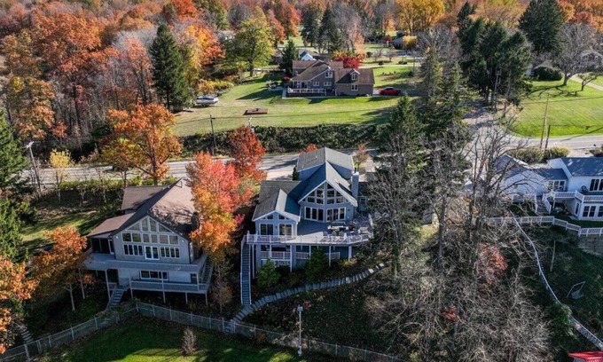 Ashtabula Casa | New! Stunning Geneva/Ashtabula Lakefront sleeps 16