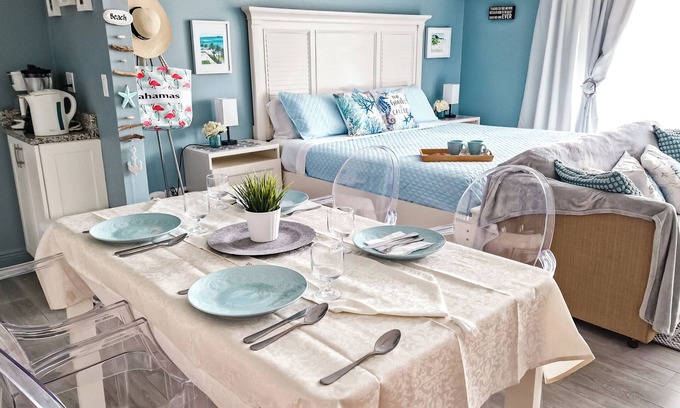 Williams Town Condominio | NEW Stunning Ground Floor Beachfront Studio in Coral Beach, Grand Bahamas