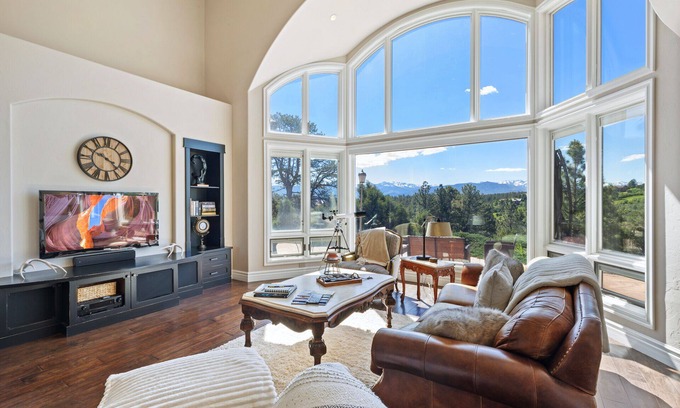 Loghill Village Casa | New! Stunning Log Hill Home on the Divide Golf Course - Fitness Room & Sauna