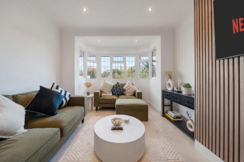 Finchley Church End Apartamento | New Stunning Modern 2 Bedroom Apartment in Mill Hill next to Train Station!
