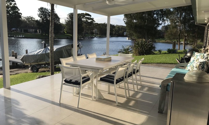 Sussex Inlet Casa | Frente al mar, larga playa de arena y embarcadero privado en Sussex Inlet