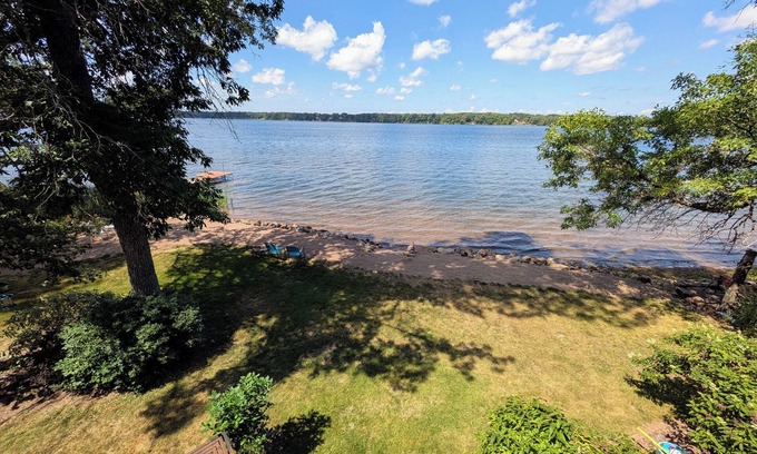 Sturgeon Lake Cabina | NEW! Sturgeon Lake Retreat: Beautiful Lakefront home on Sturgeon Island
