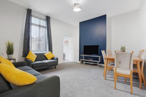 Darlington Casa | New! Stylish 4BR in St John's