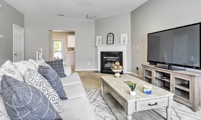 Apex Casa | NEW! Stylish Apex Townhome: Near Dining & Hiking