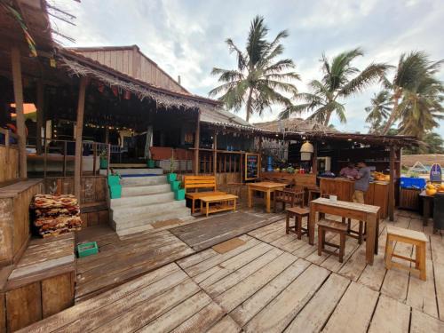 Pottuvil Division 2 Hotel | New Sunrise Hotel