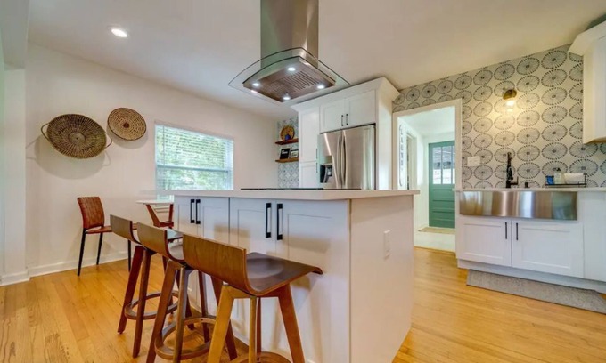 United Central Cabaña | NEW! Sunshine Cottage in Downtown St. Pete