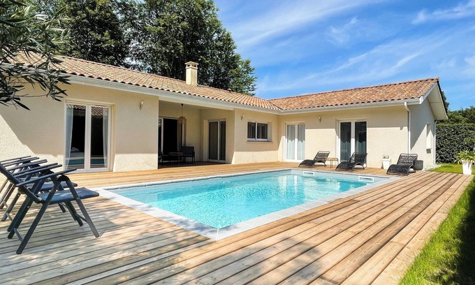 Seignosse Villa | NEW! Superb villa with garden and heated pool!