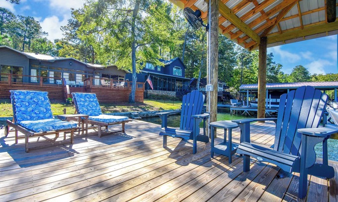 Eclectic Cabina | New! Sweet Retreat by Big Fish Real Estate Group at Lake Martin