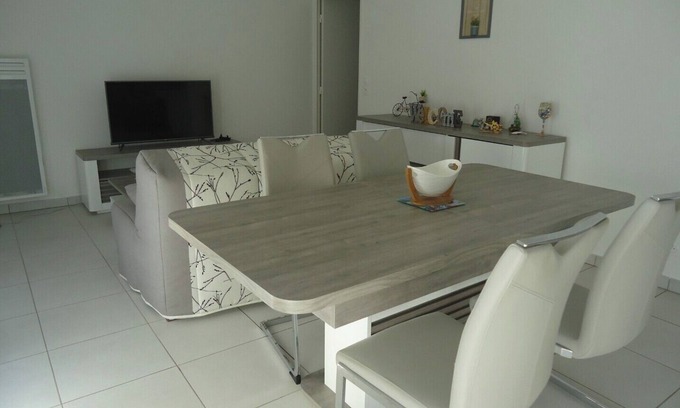 Puget-sur-Argens Apartamento | New t2 apartment in residence in puget sur argens