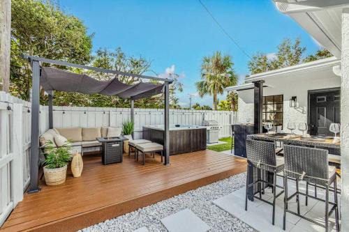 Jupiter Casa | * NEW* The Bungalow Jupiter! - Moremoments Rentals