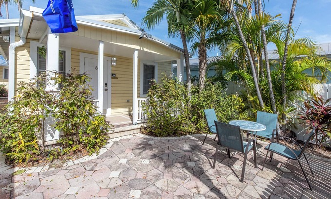 Key West Historic District Cabaña | NEW! - The Jolly Rooster Cottage Steps to Duval - Prime and Quiet Location