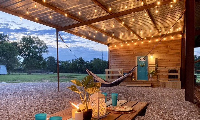 Fort Towson Cabina | ~New The Ranch Cabin on 80 acre horse ranch~Peaceful~ With Fishing Pond.