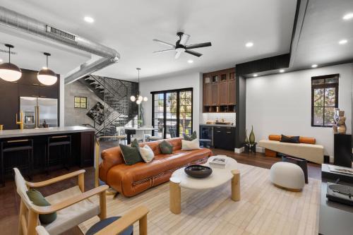 Hyde Park Casa | NEW! The Strata Barn - Luxury Hyde Park Townhome