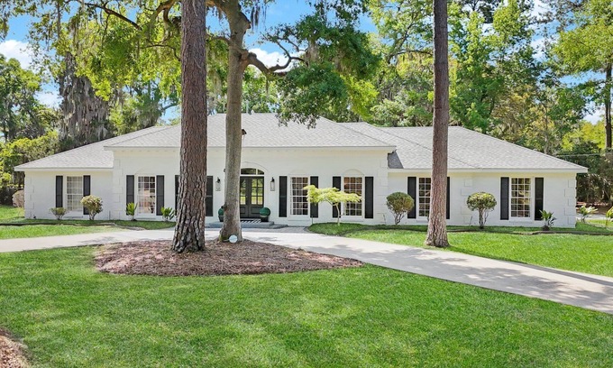 Beaufort Casa | NEW! The White House, w/ 2 King Ensuites close to Parris Island and Downtown