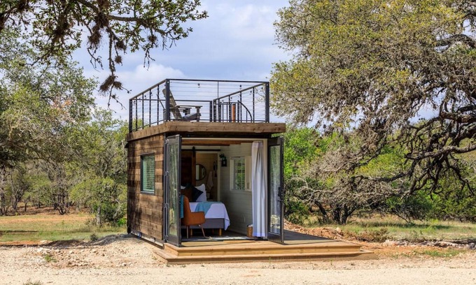 Fredericksburg Casa | New The Wildflower Cozy Container Home