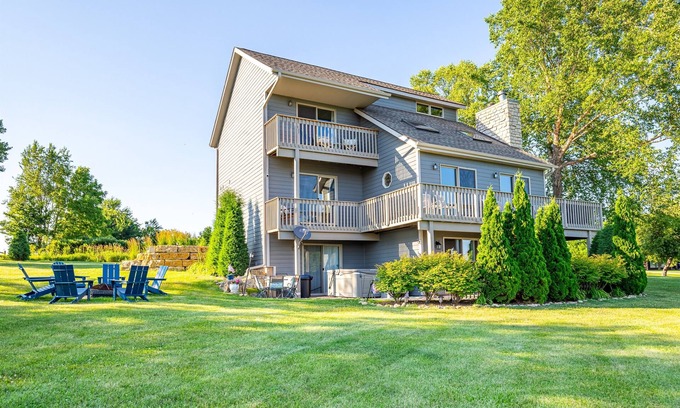 The Galena Territory Casa | New! Thunder Bay Ridge | Hot Tub*Fire Pit*Game Room*Coffee Bar*Stunning Sunsets!