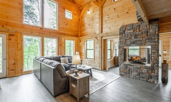 Trenton Casa | NEW!! Timber Creek Lodge | Dog friendly, Mtn Views, Fire pit | 3 Bed, 2 Bath