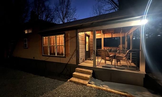 Scaly Mountain Cabina | New tiny cabin located in Scaly Mountain North Carolina