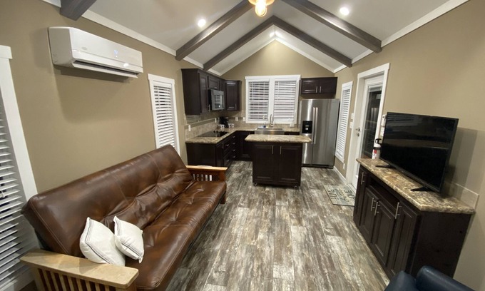 College Station Casa | New Tiny Home 3 Miles to Aggieland Campus!!!